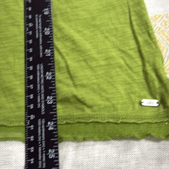 (A1) Alo Yoga Tank Top with Mesh at Swimmer Ends, Size L - Picture 9 of 9